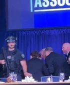 لحظة إخراج ترامب من حفل عشاء مراسلي البيت الأبيض