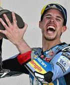 أليكس ماركيز يفوز بجائزة إسبانيا الكبرى بعد تعرض شقيقه مارك لحادث