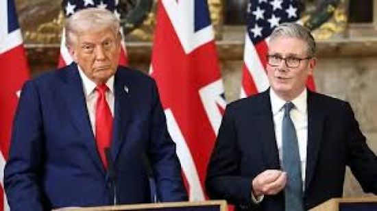 ستارمر وترامب يناقشان الحاجة الملحة لاستئناف الملاحة بمضيق هرمز