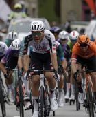 "الإمارات للدراجات" وصيفًا في المرحلة الثالثة لسباق فويلتا أستورياس