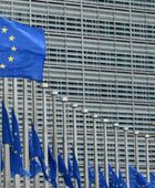 المفوضية الأوروبية تعتزم خفض رسوم الكهرباء وتنسيق مخزونات الغاز