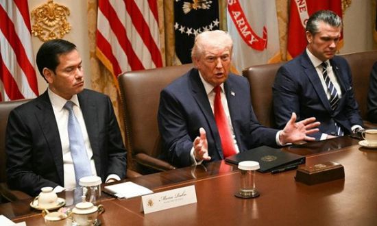 ترامب يعقد اجتماعًا بغرفة عمليات البيت الأبيض بشأن إيران