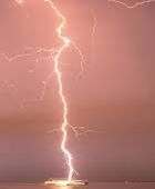 صواعق برق تودي بحياة 14 في بنجلادش وسط عواصف موسمية