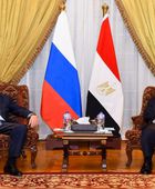 وزير الخارجية المصري يعقد جلسة مباحثات مع مساعد بوتين