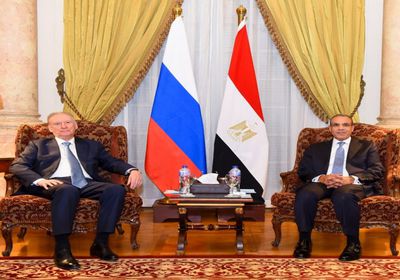 وزير الخارجية المصري يعقد جلسة مباحثات مع مساعد بوتين