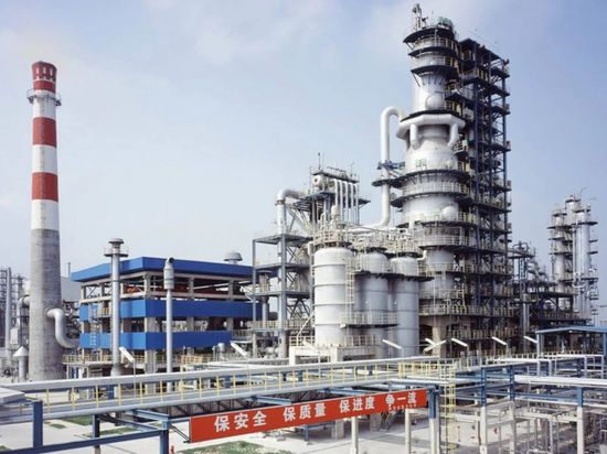 شركات صينية تبيع شحنات نفط إفريقية لانخفاض التكرير