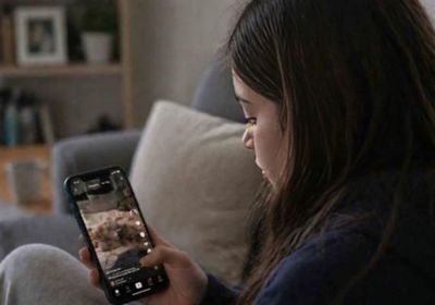 بريطانيا تتجه لحظر استخدام وسائل التواصل لمن هم دون 16 عاما