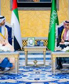 نيابة عن رئيس الإمارات.. عبدالله بن زايد يشارك في القمة التشاورية بجدة