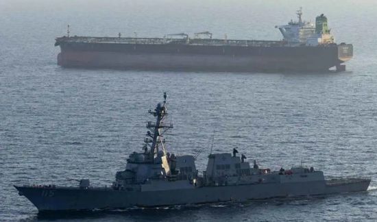 الجيش الأمريكي يعترض سفينة يُشتبه بخرقها الحظر على إيران