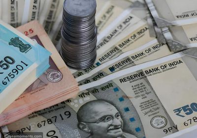 الروبية الهندية تتراجع لأدنى مستوى في 3 أسابيع