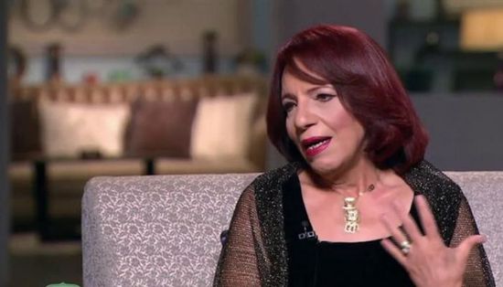 سقوط شرفة عقار على سيارة نجل الفنانة عارفة عبد الرسول في الإسكندرية دون إصابات