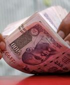 الروبية الهندية تهبط أمام الدولار جراء قفزة أسعار النفط