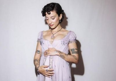 مليكة شاهين تعلن حملها الأول على المسرح وتتصدر الترند