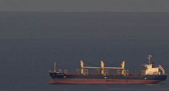 أوكرانيا تطالب إسرائيل باحتجاز سفينة تحمل "حبوباً مسروقة"