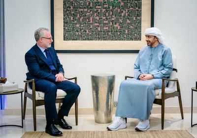 عبدالله بن زايد يستقبل المستشار الأول لرئيس الوزراء الكندي