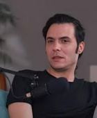 تفاعل واسع مع تصرف أمير عيد في عزاء والد طليقته&hellip; والنقابة تدرس الواقعة