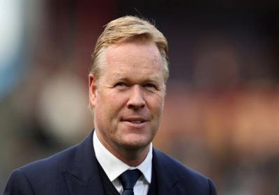 كومان مدرب هولندا يبحث عن بدائل بعد إصابة سيمونز