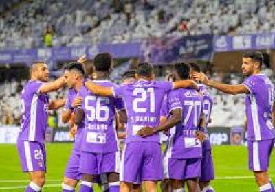 العين يسعى لحسم لقب الدوري الإماراتي أمام الشارقة