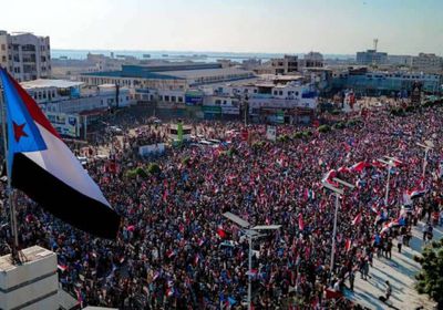 الجنوب يجدد التفويض للرئيس الزُبيدي في مليونية عدن