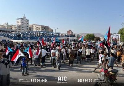 &rlm; تجمهر مهيب لأبناء المكلا استعداداً للاحتفاء بذكرى إعلان عدن