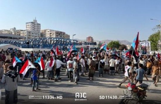 &rlm; تجمهر مهيب لأبناء المكلا استعداداً للاحتفاء بذكرى إعلان عدن