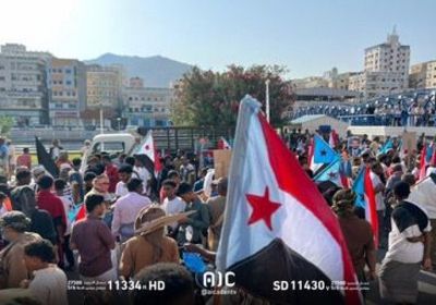انطلاق مسيرة جماهيرية في المكلا احتفاءً بذكرى إعلان عدن
