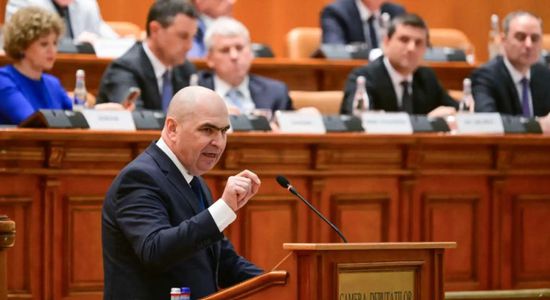 البرلمان الروماني يحجب الثقة عن رئيس الوزراء إيلي بولوجان