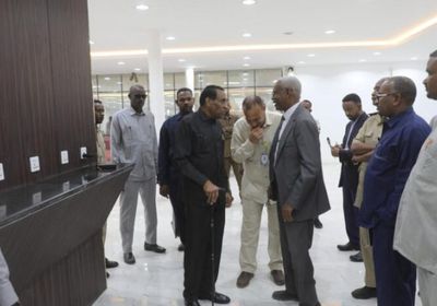 رئيس الوزراء السوداني يتفقد مطار الخرطوم الدولي