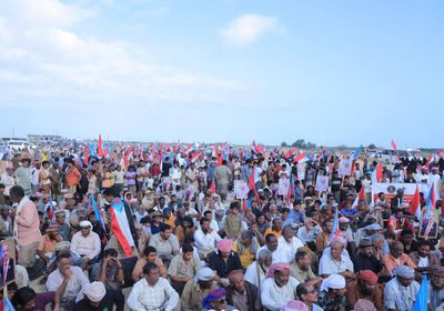 جماهير المهرة تجدد التفويض الشعبي للرئيس الزُبيدي