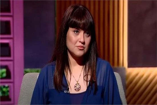 أسد يهاجم الفنانة المصرية مروة عبد المنعم
