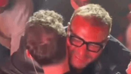 رامي صبري يحضر حفل "الشامي" في باريس ويشهد لقاءً عفويًا على المسرح