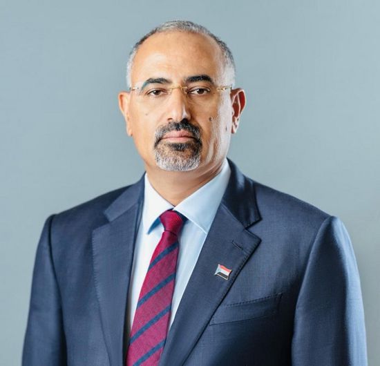 الرئيس الزُبيدي يعزي المناضل الحماطي بوفاة والدته