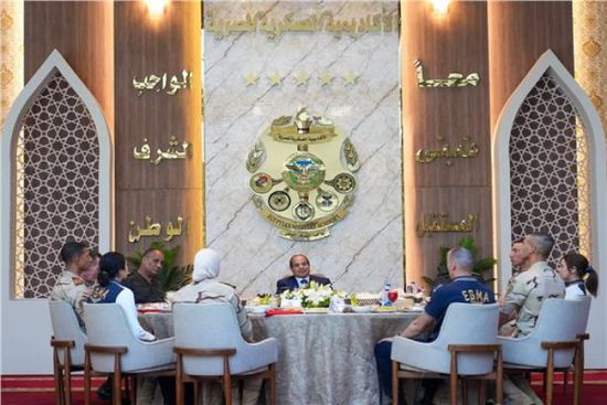 الرئيس السيسي يتفقد مقر القيادة الإستراتيجية بالعاصمة الجديدة