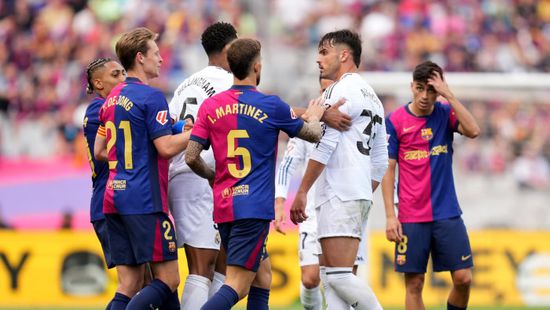 برشلونة يتوج بلقب الدوري الإسباني بثنائية في ريال مدريد