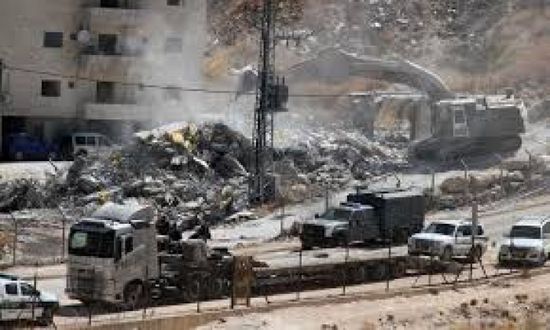 قوات الاحتلال تبدأ هدم عشرات المنشآت شرقي القدس