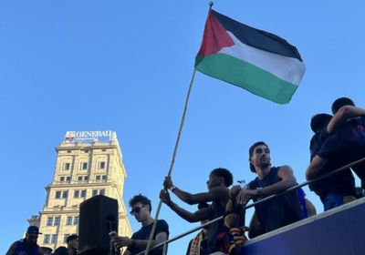 صحف إسرائيلية تعلق على رفع يامال علم فلسطين