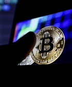 بيتكوين تتراجع دون مستويات الـ 81 ألف دولار