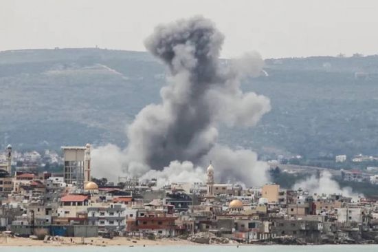 مقتل 13 شخصًا بينهم جندي ومسعفان بغارات إسرائيلية بلبنان