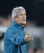 بليجريني مدرب ريال بيتيس سعيد بعد ضمان العودة إلى دوري أبطال أوروبا