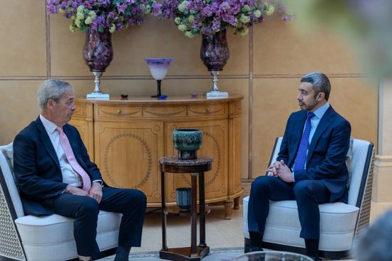 وزير الخارجية الإماراتي يبحث مع عضو بالبرلمان البريطاني العلاقات بين البلدين