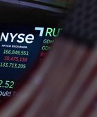 سهم "آرم" يهبط 7.7% رغم نتائج قياسية جراء مخاوف التوريد