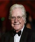 حسين فهمي يحصد جائزة شخصية العام السينمائية العربية