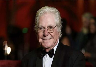 حسين فهمي يحصد جائزة شخصية العام السينمائية العربية