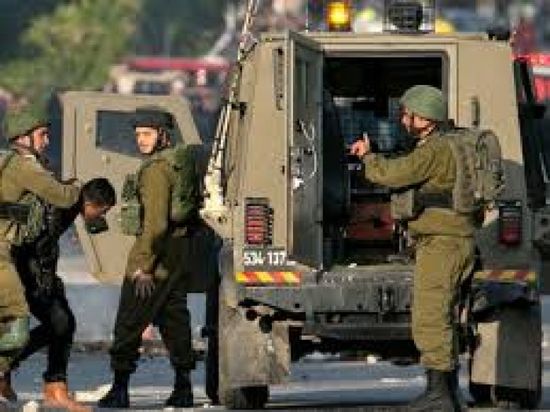 قوات الاحتلال تعتقل فلسطينيين بالقدس 