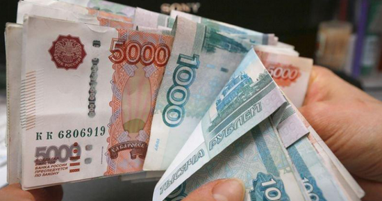 الروبل يتصدر أفضل العملات العالمية أداءً بفضل عوائد النفط
