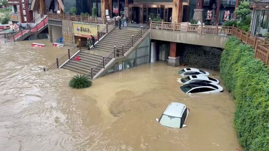 وفاة 21 على الأقل جراء أمطار غزيرة على جنوب الصين ووسطها
