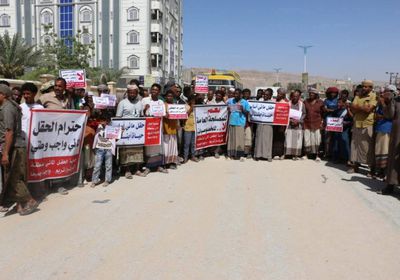 احتجاجات في الغرف رفضا  لمحاولات السطو على أرضي حقول المياه