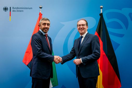عبدالله بن زايد يلتقي وزير الداخلية الألماني