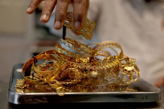 الذهب يصعد بدعم من آمال التهدئة في الشرق الأوسط