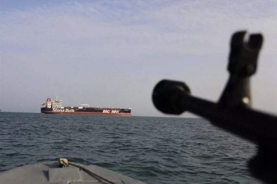إيران تنفي إعادة مضيق هرمز لوضع ما قبل الحرب